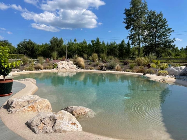 Realisation piscine avec plage immergée vaucluse